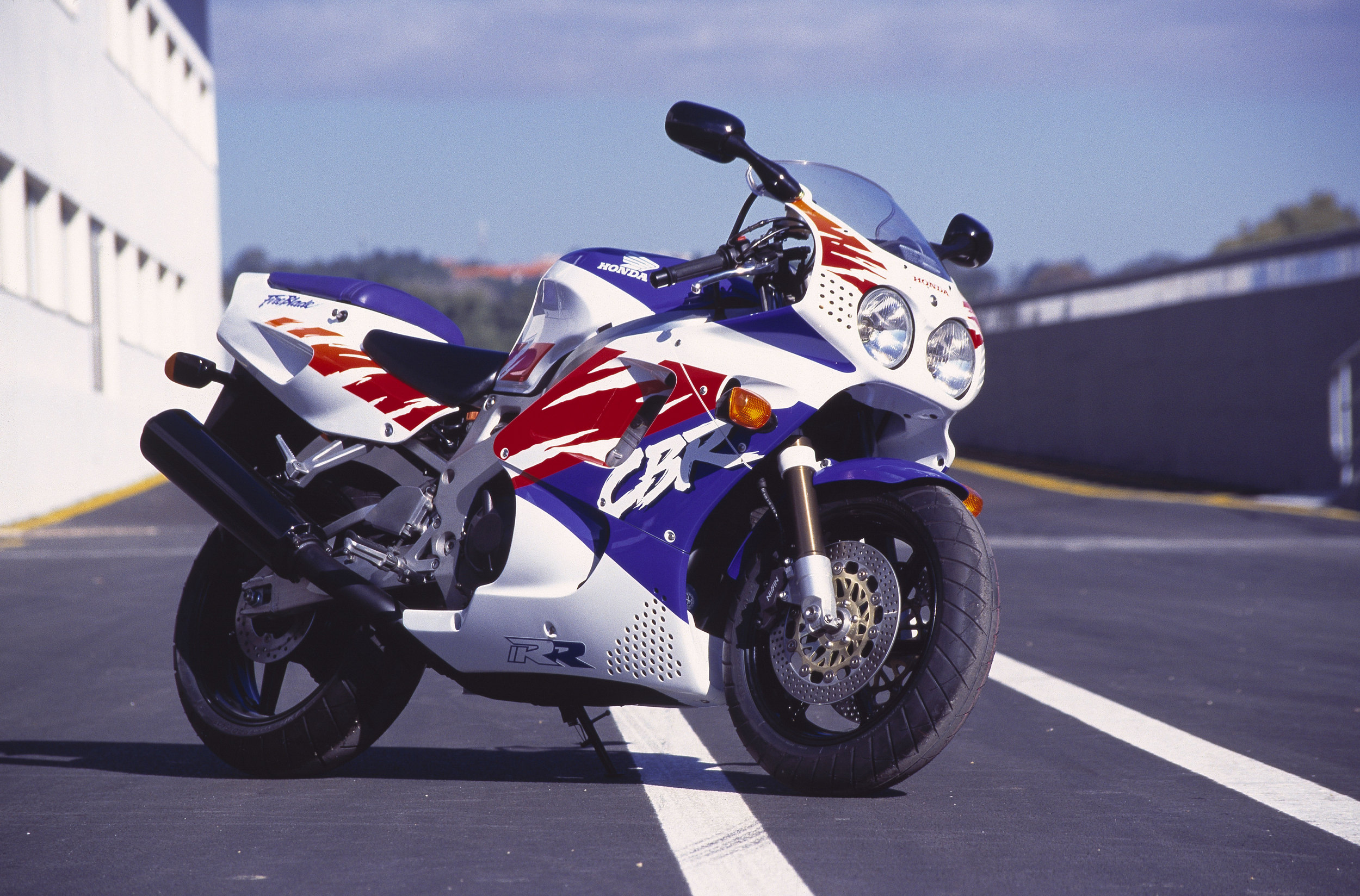 Honda CBR900RR Fireblade 1992: la nascita di una leggenda